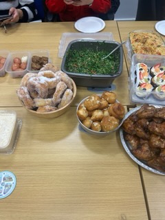 HartlepoolJS's tweet image. Today marked the last class of Term 1 for our wonderful English for Speakers of Other Languages (ESOL) learners, and what a delicious celebration it was! 🥟🥖

For more information about our ESOL courses, visit hartlepooljobsandskills.com.
