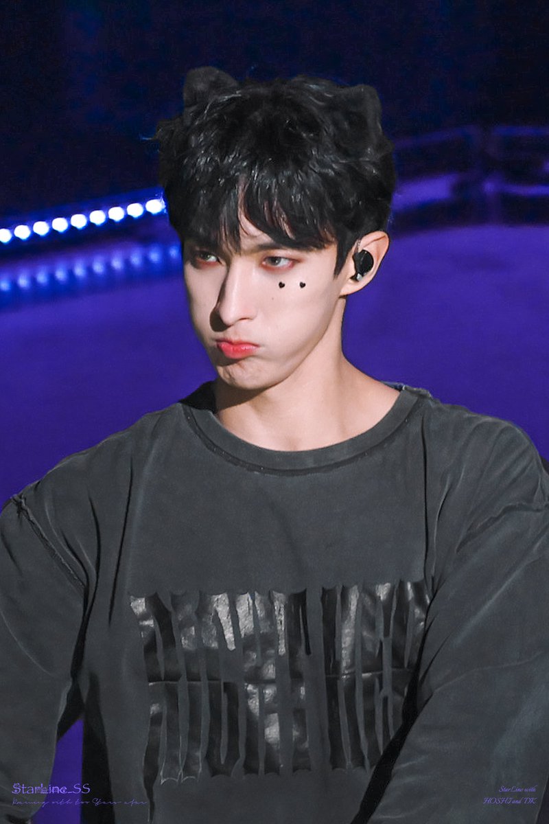 StarLine_SS's tweet photo. 241212 [RIGHT HERE] 오사카 Day1
흥칫뿡><
#도겸 #DK #석민 #ドギョム
#세븐틴 #SEVENTEEN
#SVT_RIGHT_HERE_IN_OSAKA https://t.co/5QiP4bjIml