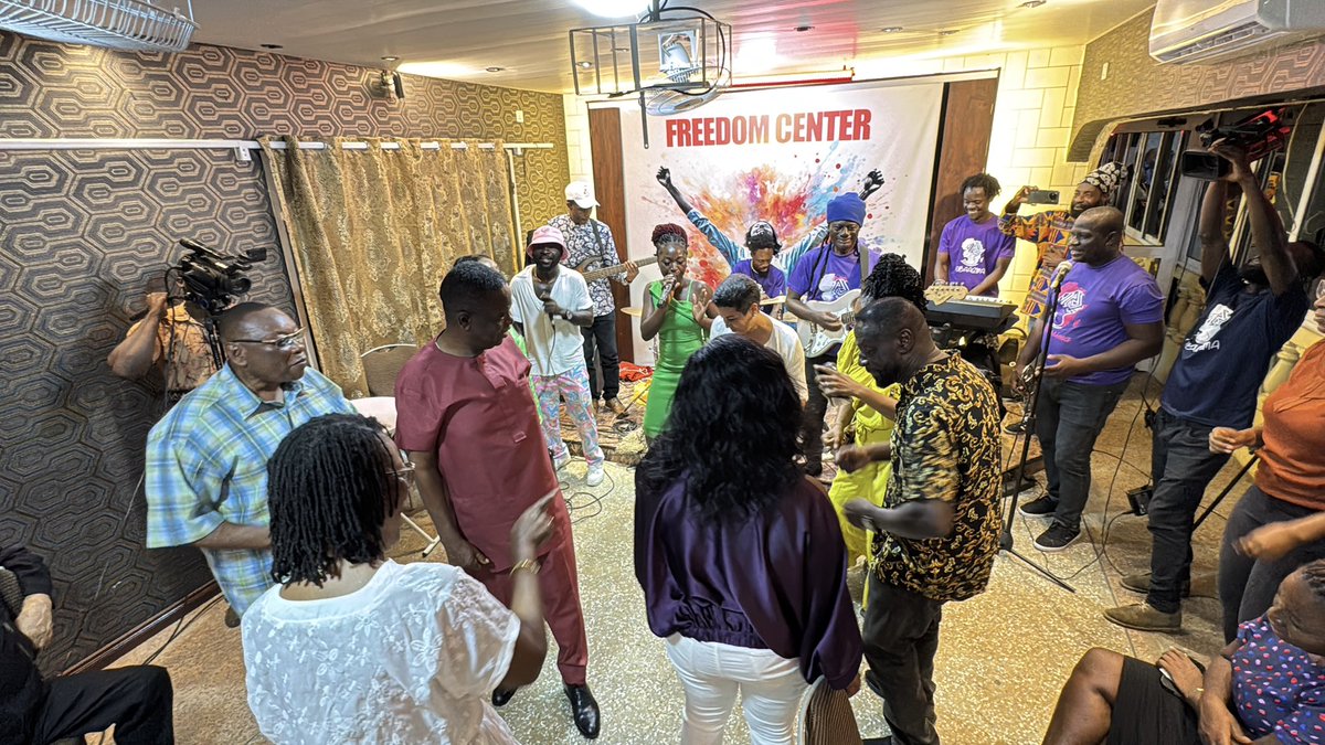 kwesiprattjr's tweet photo. This was a nice and great farewell to a distinguished Ambassador (@AnetteChGarcia) who has served her country and the world well.
@SocialistGhana @CubaSolidarity @blaisetulo3
#Solidarity #LongLiveCuba #Cuba #Ghana #SMG #FarewellJam #FreedomCenter https://t.co/BZpT5bSdUf