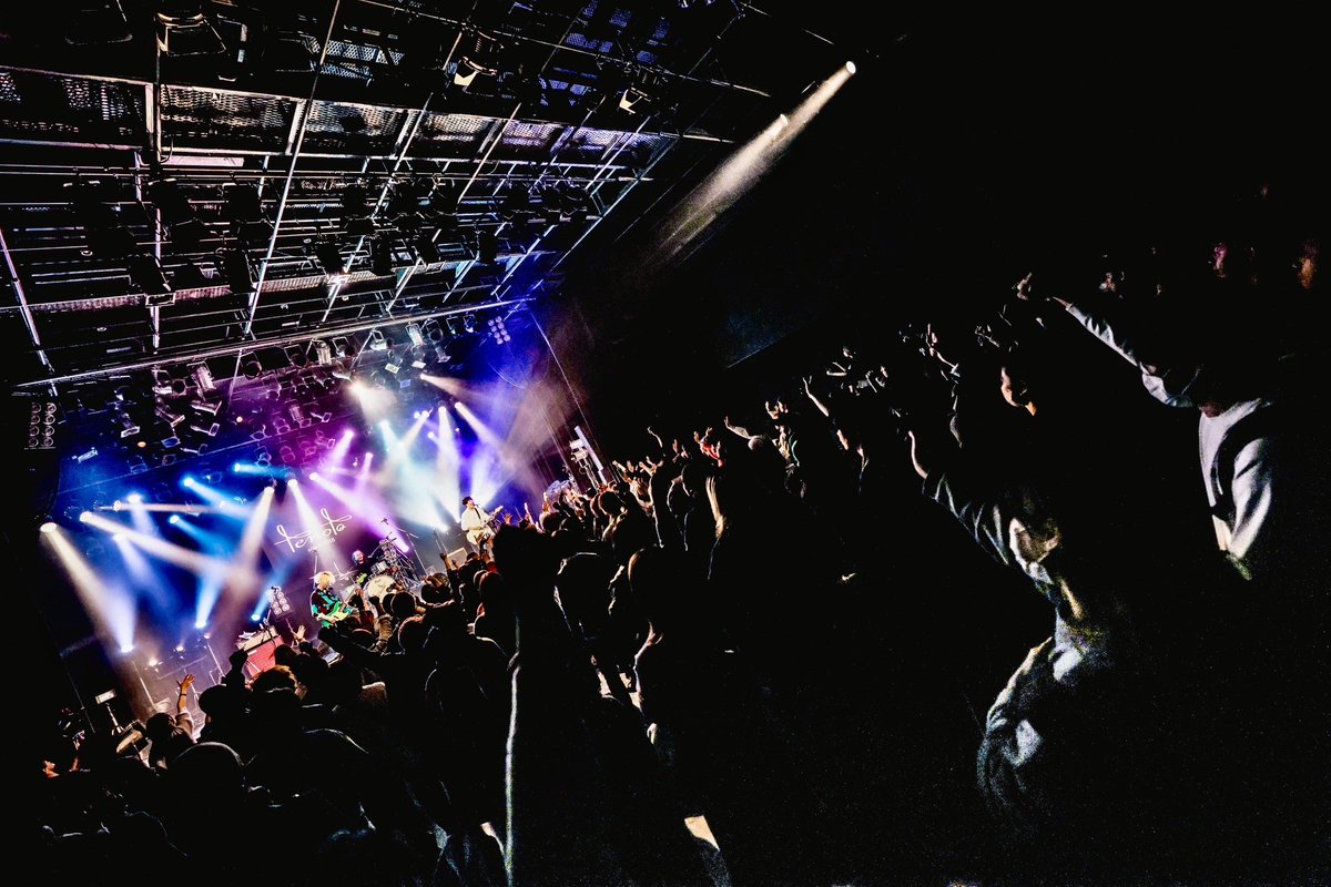 ✦ː───────────
2024.12.12 心斎橋BIGCAT
　tenoto ONEMAN LIVE
　　「音楽の在り方」
───────────ː✦

取り急ぎ。
本当にありがとうございました！
楽しかった！幸せでした！
tenotoと出逢ってくれてありがとう。
受け取りに来てくれてありがとう。

photo by <a href="/sa_hokohoko/">さっちん 📸staff</a>