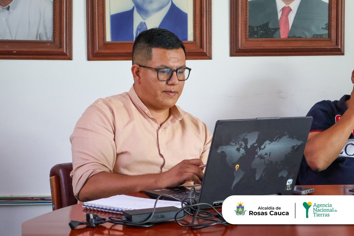 alcaldiaderosas's tweet photo. El #GobiernoMunicipal🤝 de Rosas - Cauca sostuvo una reunión con la Agencia Nacional de Tierras, que próximamente abrirá una oficina en nuestro municipio👏. 
#DeLaManoDelPueblo 
💚🤍💙
Marco Antonio Rojas Carvajal
Alcalde Municipal✅️

https://t.co/EEbY0Je4Ej https://t.co/6jZFecRAxZ