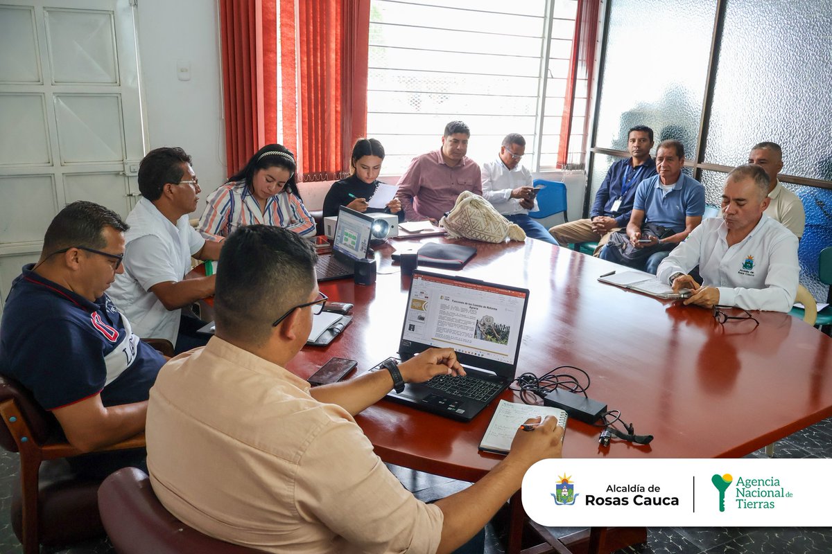 alcaldiaderosas's tweet photo. El #GobiernoMunicipal🤝 de Rosas - Cauca sostuvo una reunión con la Agencia Nacional de Tierras, que próximamente abrirá una oficina en nuestro municipio👏. 
#DeLaManoDelPueblo 
💚🤍💙
Marco Antonio Rojas Carvajal
Alcalde Municipal✅️

https://t.co/EEbY0Je4Ej https://t.co/6jZFecRAxZ