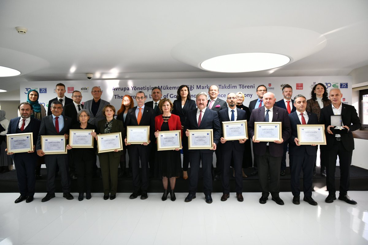 Bu önemli ödül Melikgazi’mize!

Melikgazi Belediyemiz, Avrupa Konseyi tarafından verilen Avrupa Yönetişim Mükemmelliği Markası (ELoGE) ile yerel yönetimlerdeki başarısını tescilledi. 

12 Demokratik Yönetişim ilkesi ve 97 kriter çerçevesinde şeffaflık, katılım, hesap