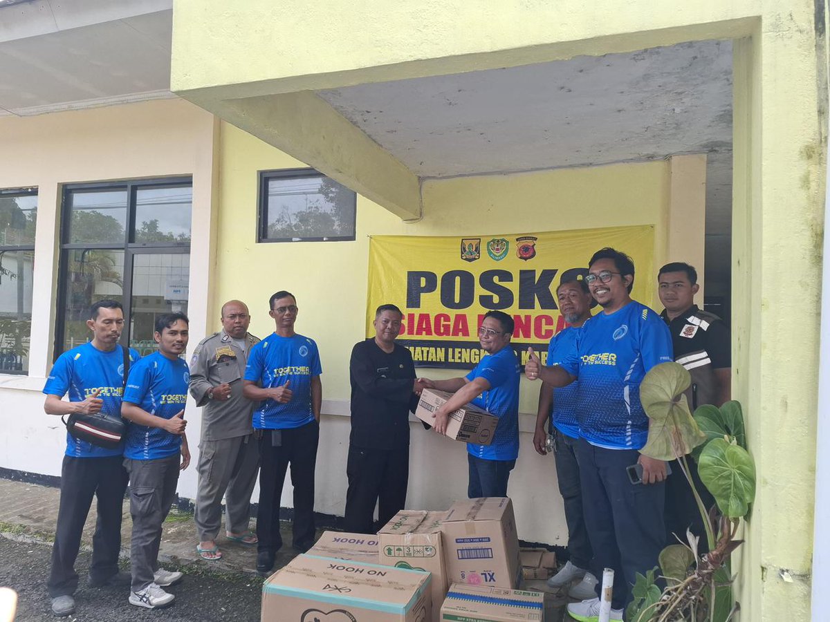 Pray For Sukabumi

Di Pos Komando Siaga Bencana Kecamatan  Lengkong Sukabumi