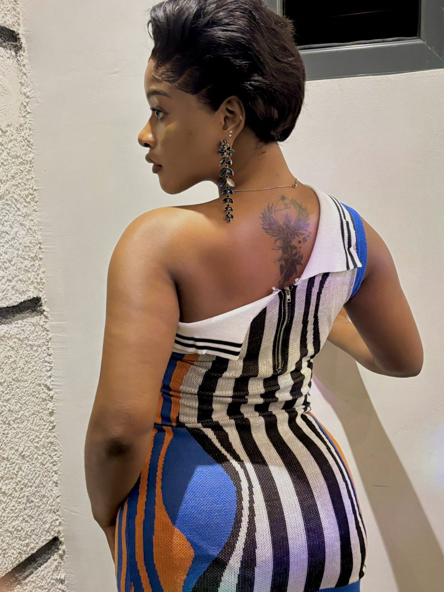 AigbedionOnome's tweet photo. If you plan to marry my lovely Edo sister or recommend her to your brother, ready to pay 10 BTC.
Skin 💯
Face card 💯
Yansh 💯
Breast 💯
Lips 💯
Lap💯
Hip💯
Talent💯
Sexy eyes💯
Nose💯
Fine girl like phyna (Omonomose)
@unusualphyna @ennybabe_ 
#Phyna𓃰  #phynation #Edogirl https://t.co/kuAMfMgEcD