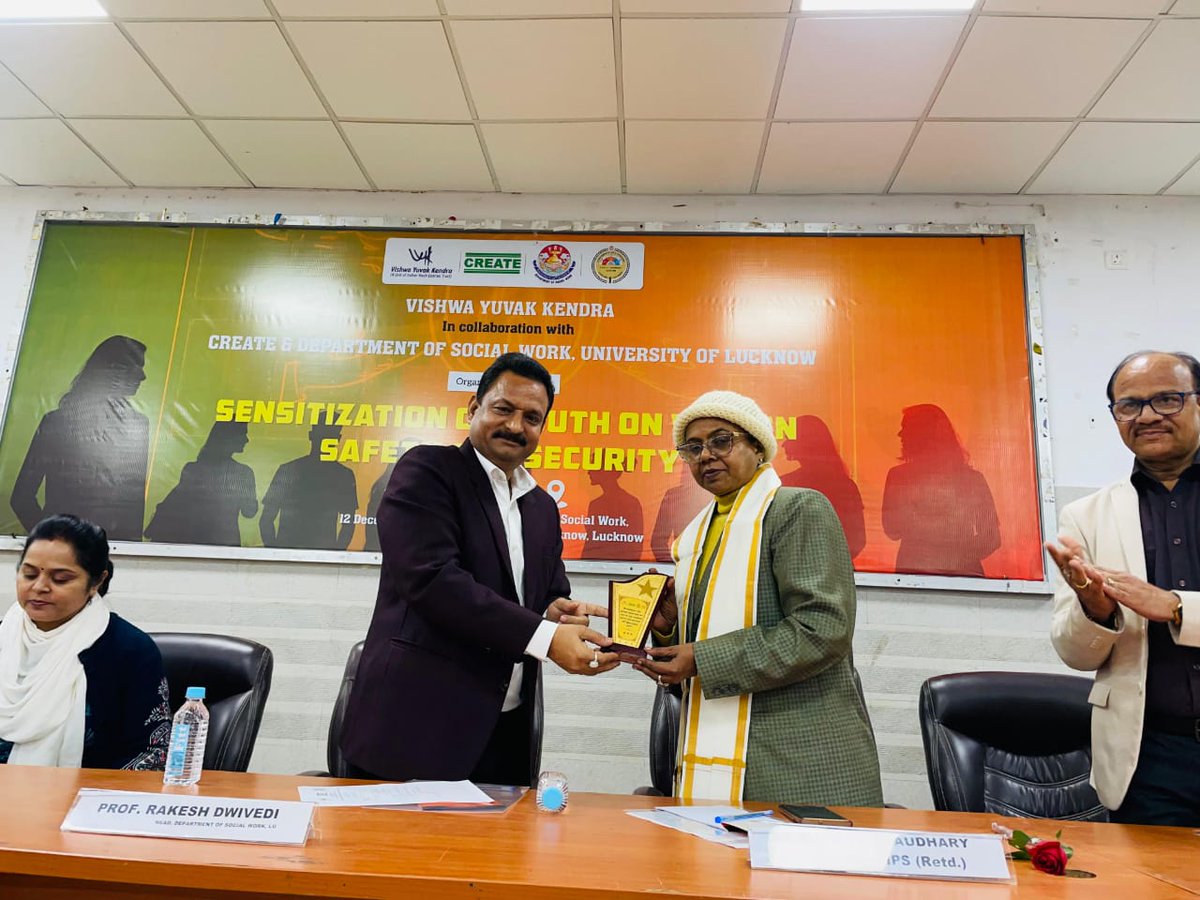 SocialWork_UoL's tweet photo. Sensitizationfor of Youth for Women's Safety at @SocialWork_UoL @lkouniv .
@profalokkumar @RakeshdwivediDr @ProctorUoL @ippr_lkouniv  #YouthAgainstViolence #WomenSecurity #SafeCommunity #SocialWork  #LucknowUniversity #SWLU #LUSW https://t.co/YYBM1VT3V0