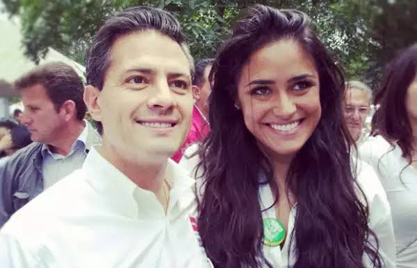 arlinmedrano_'s tweet photo. Ay @AlessandraRdlv, ¿tú que puedes decir de hipocresía? Si tú y tu familia, si pudieran hubieran hecho lo mismo. Si tu hermano presume fajos de billetes de dudosa procedencia, y las compras en diseñador. 

El problema es el aspiracionismo de creer que aún se pueden servir del pueblo. Pregunta, ¿eso también le dijiste a @EPN o a @alitomorenoc o solo cuando conviene?