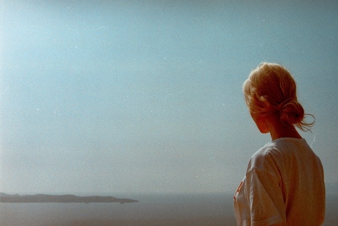 "Sabe cuál es mi enfermedad? La utopía. Sabe cuál es la suya? La rutina. La utopía es el porvenir que se esfuerza en nacer. La rutina es el pasado que se obstina en seguir".
Victor Hugo