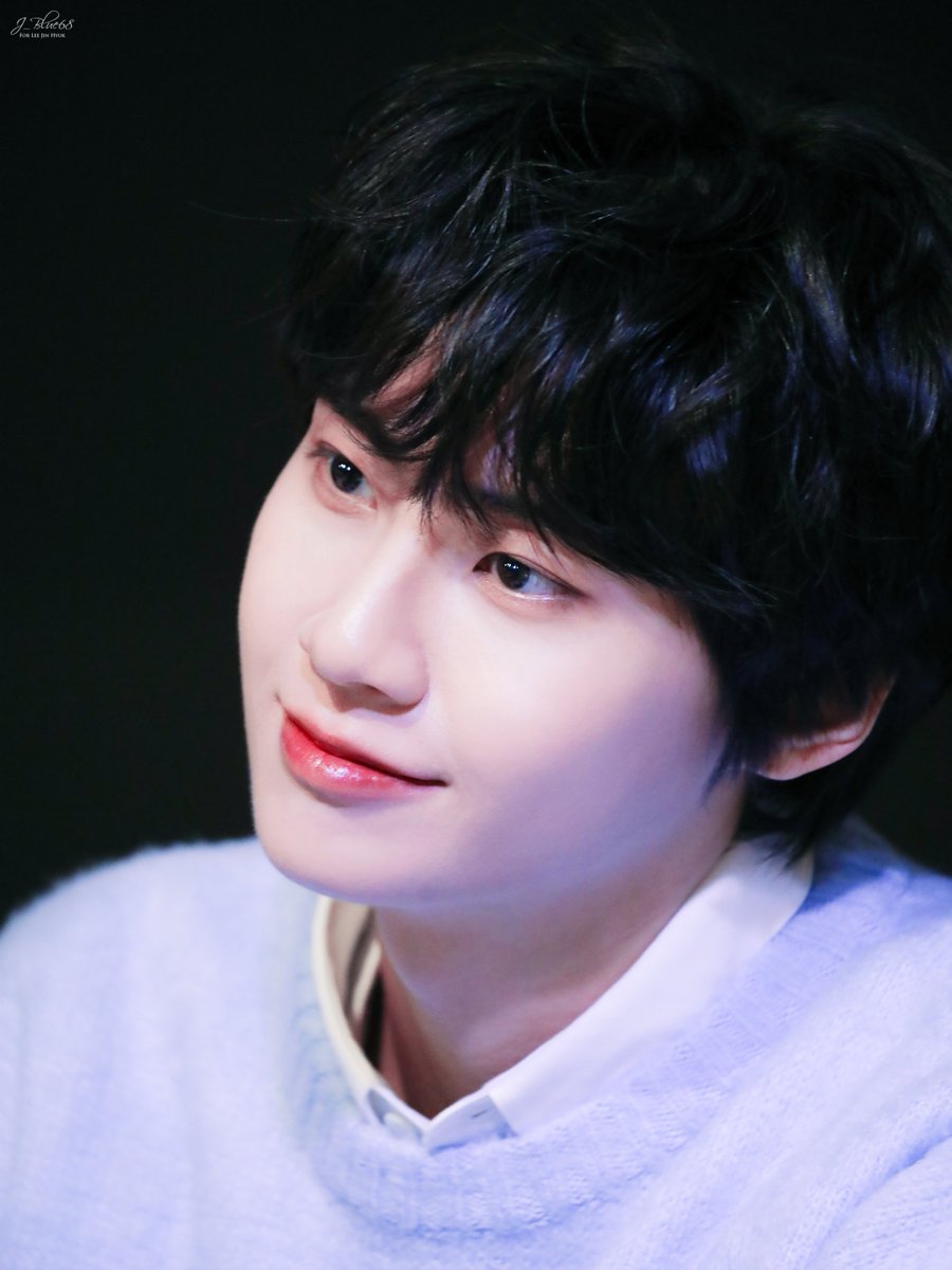 J_Blue68's tweet photo. 241207 미니레코드 아이돌스토어
#이진혁 #LEEJINHYUK #李鎭赫 #イ・ジニョク #RELAX https://t.co/C2qrhPrDc1