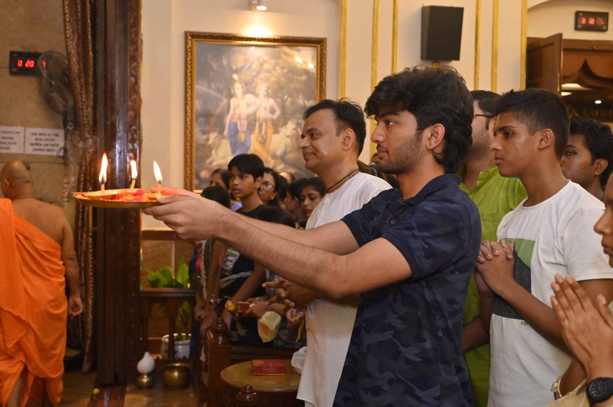 RadharamnDas's tweet image. Congratulations my dear @DGukesh. You have made us all proud. Hare Krishna 🙏 #DGukesh #chessbaseindia