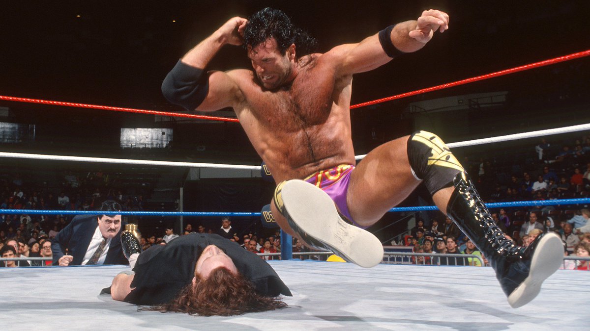 📸 Two photos from this day in 1992 as The Undertaker battled