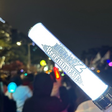 우리가 원하는 미래, 우리의 권리를 지키기 위해 모두가 한 마음으로 나서야 할 때입니다. 나라를 수호하는 힘, 바로 우리에게 있습니다. 여러분 한 사람 한 사람이 나라를 지키는 히어로입니다! 함께 목소리를 높여 변화를 만들어 갑시다!