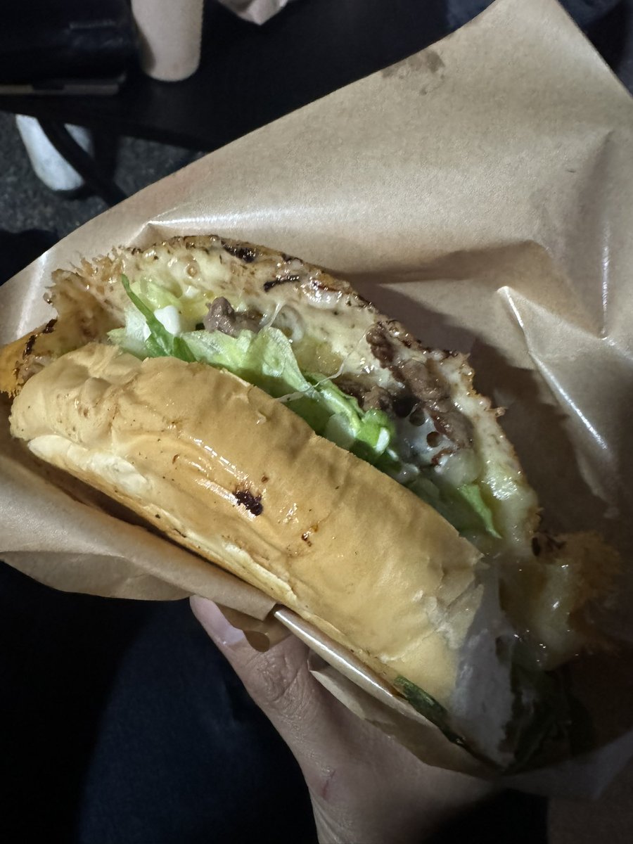 FormationRacing's tweet image. FORMATION走には、HOSHI’S BURGERが出店してくれます！
美味しいハンバーガーに、すごい温まるスープまで！！😎

めちゃくちゃ美味しいハンバーガーみんなで食べましょう！！
混雑が予想されるので、早め早めに注文ください🙇