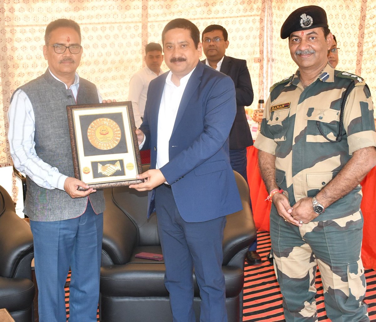 stcbsfnb's tweet image. Today, as part of  corporate social responsibility STC BSF NB in collaboration with SBI installed 04 RO plants of 200 LPH each to provide clean water to trainees. IG STC BSF NB and senior officials of SBI were present on the occassion.