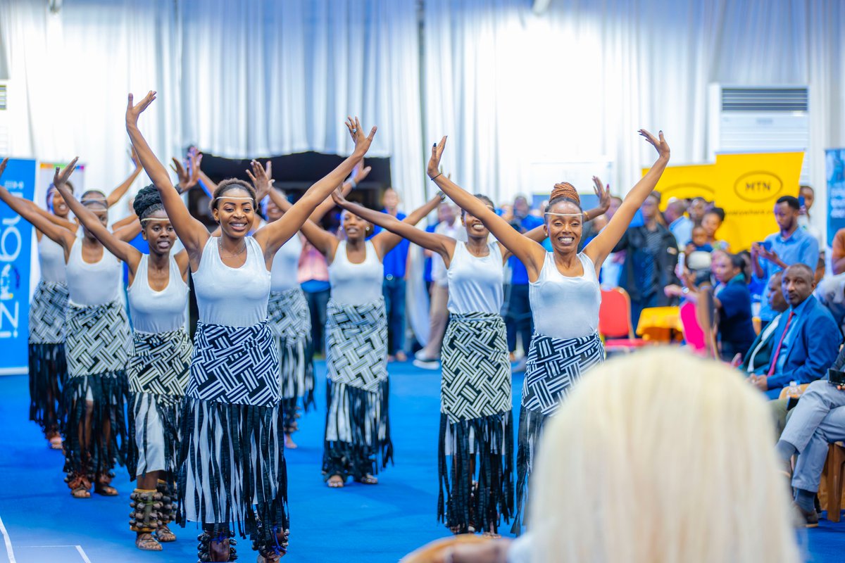 CityofKigali's tweet image. #JobNet kuri iyi nshuro irihariye. Usibye guhuza abatanga imirimo n'abayikeneye, hari kandi n'igitaramo cyiza cyane, aho abaje muri iki gikorwa barimo gutaramirwa n'Itorero "Indatirwabahizi" ry'Umujyi wa #Kigali. 

#KigaliYacu