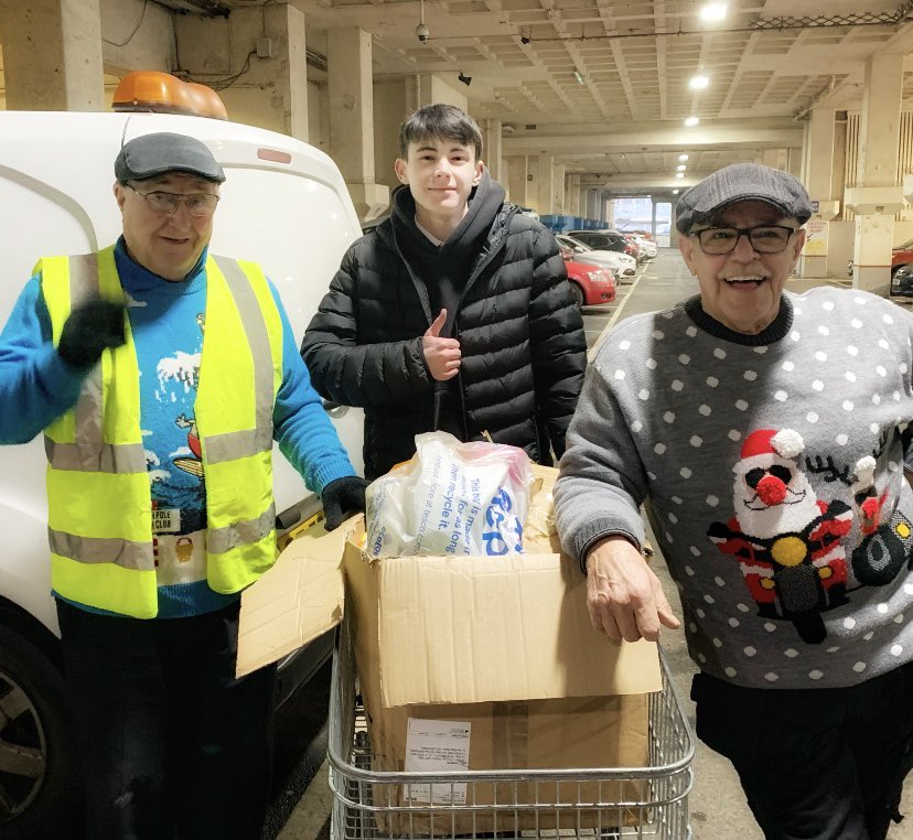 🎅🏼Monklands A&amp;E are outstanding!The team has been collecting for the local food banks.we split it equally between three banks in the area. Today was Cumbernauld Cornerstone house food bank. The guys there were delighted.Lovely men who donate their own time to help others🐵