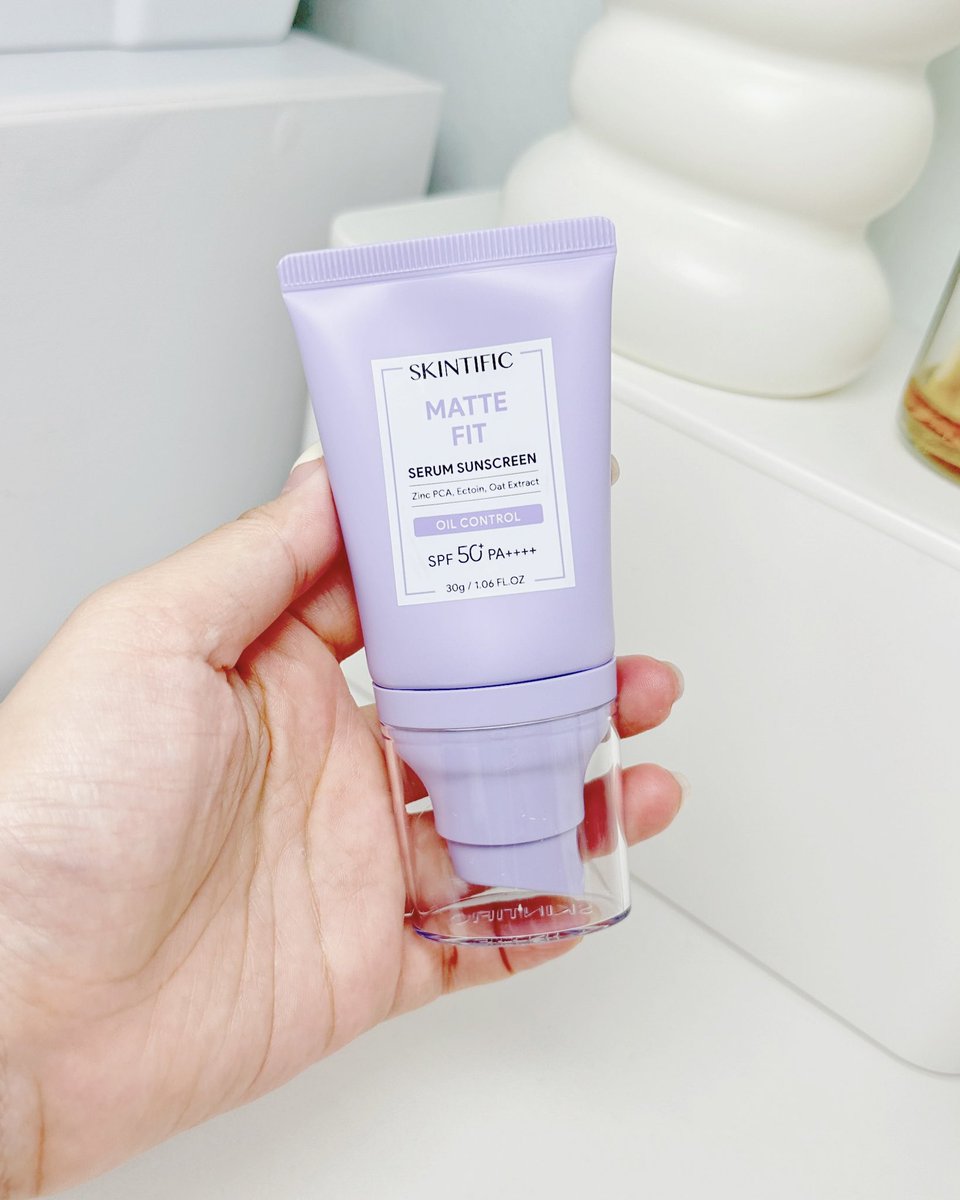 มีของใหม่มาอวดดด Skintific กันแดดเนื้อแมตต์ คุมมันได้ค่อนข้างดี เบลอรูขุมขนด้วย คือจึ้งเกิน ที่สำคัญกว่านั้นไม่ทำให้รองพื้นเป็นขุย! เนื้อเกลี่ยง่าย ไม่อุดตัน สามารถใช้ได้ทุกวัน #ใช้ดีบอกต่อ #ใช้จริงรีวิวจริง https://t.co/1XsMnurEXY