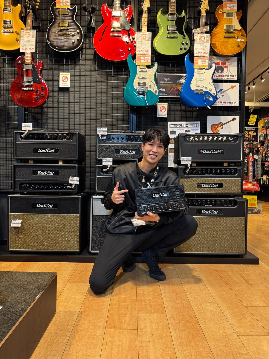 BadCatAmpsJapan's tweet photo. A few weeks ago we took a trip to Japan.  Here's our friend Keisuke at Ikebe Premium Amp Osaka. He got a sneak preview of a couple of new amps... https://t.co/1JGThM3KtM