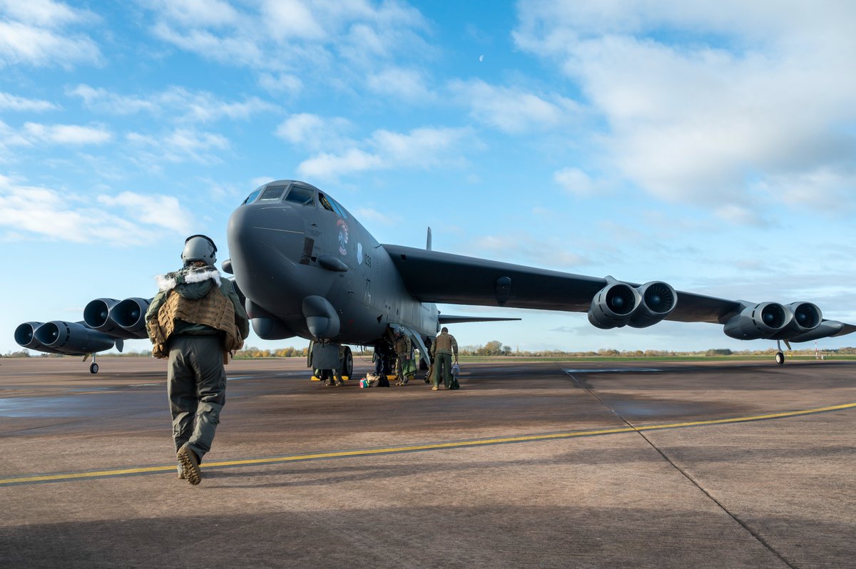 US_EUCOM's tweet photo. Rockin' and rollin at 50,000 feet. Ever wonder what its like to cruise in style? #bombertaskforce25
The U.S. is committed to peace and stability in Europe, working with Allies to deter threats to national sovereignty. #weareNATO #strongertogether #strongandstrategic https://t.co/4t2YmPvUMr