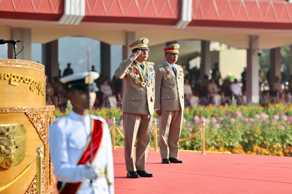 MoeSatKhinn's tweet photo. On December 12, Senior General Min Aung Hlaing attended the Passing-out Parade of the 26th Intake of the Defence Services Technological Academy, held at the parade ground in #PyinOoLwin, and delivered a speech.
#MyanmarFactCheck 
@MayWongCNA @JusticeMyanmar @ChannelNewsAsia @ndtv https://t.co/5vHHTEAVxq