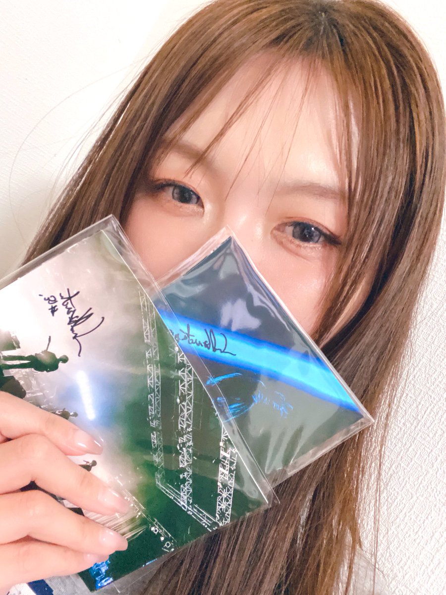 kei__run's tweet image. 武道館もNewAlbumも最高すぎて好き度増してる♡♡♡ 
ガチャ10回で当たり2個も出しちゃった…😳Jさん直筆サイン入りポストカード2枚も手に入れて幸せすぎ!!!!♡
#CLOSEACHAPTER
#Nulbarich
#JQ