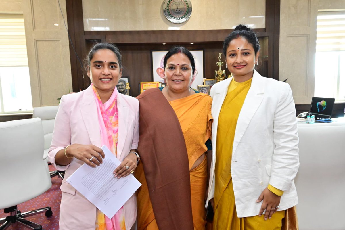 DipikaPS's tweet photo. नारी शक्ति ज़िंदाबाद ✌🏻🤗 https://t.co/pgOW2CHLJm