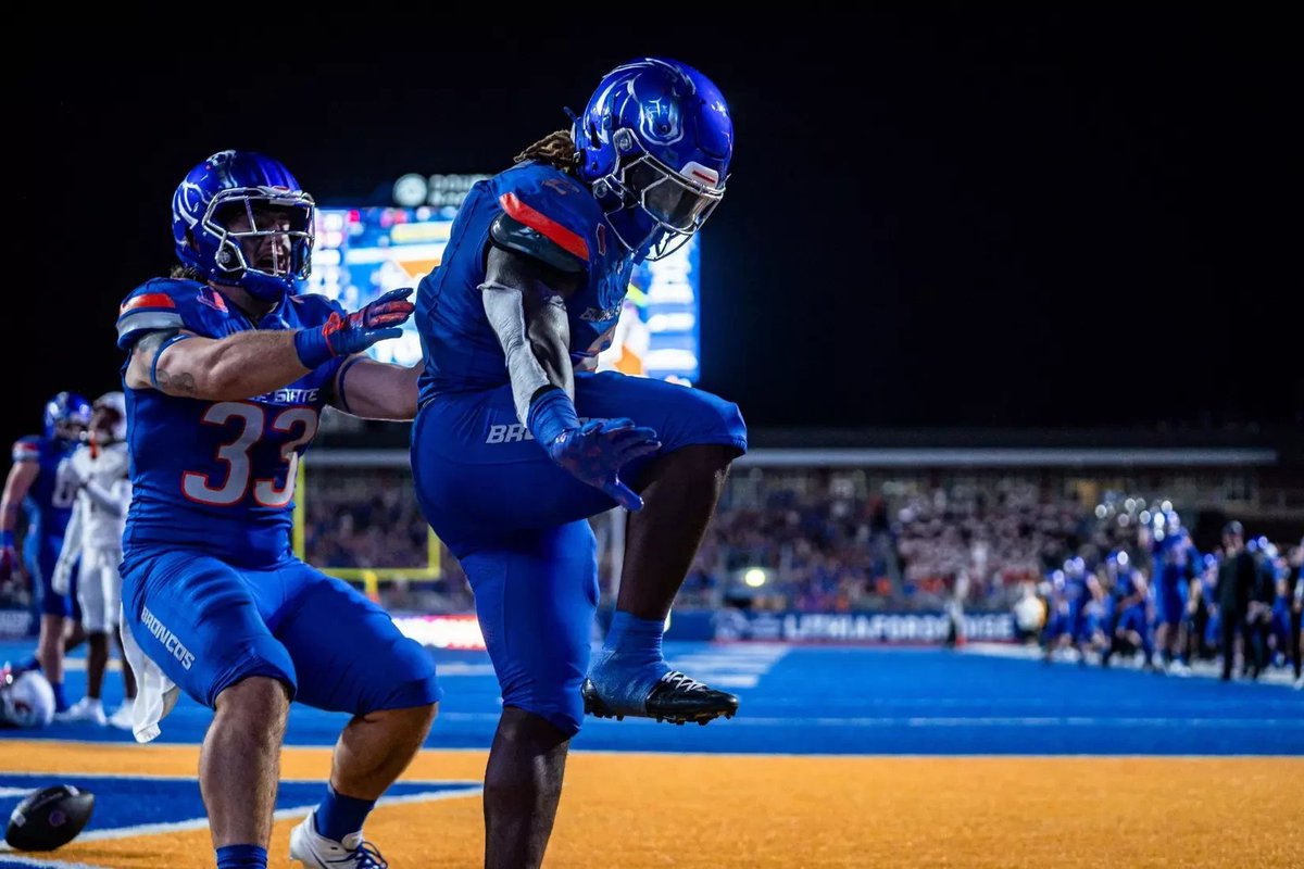 BarkleysBurner_'s tweet photo. Jeanty is the CLEAR Heisman winner right now. 

This season, he has:
- 2,706 yards on 376 carries (7.2 YPC)
- 30 TDs

It has not been done since Barry Sanders in 1988, when he put up:
- 2,628 yards on 344 carries (7.6 YPC)
- 37 TDs

But there's more... https://t.co/R5GDaMk9zJ