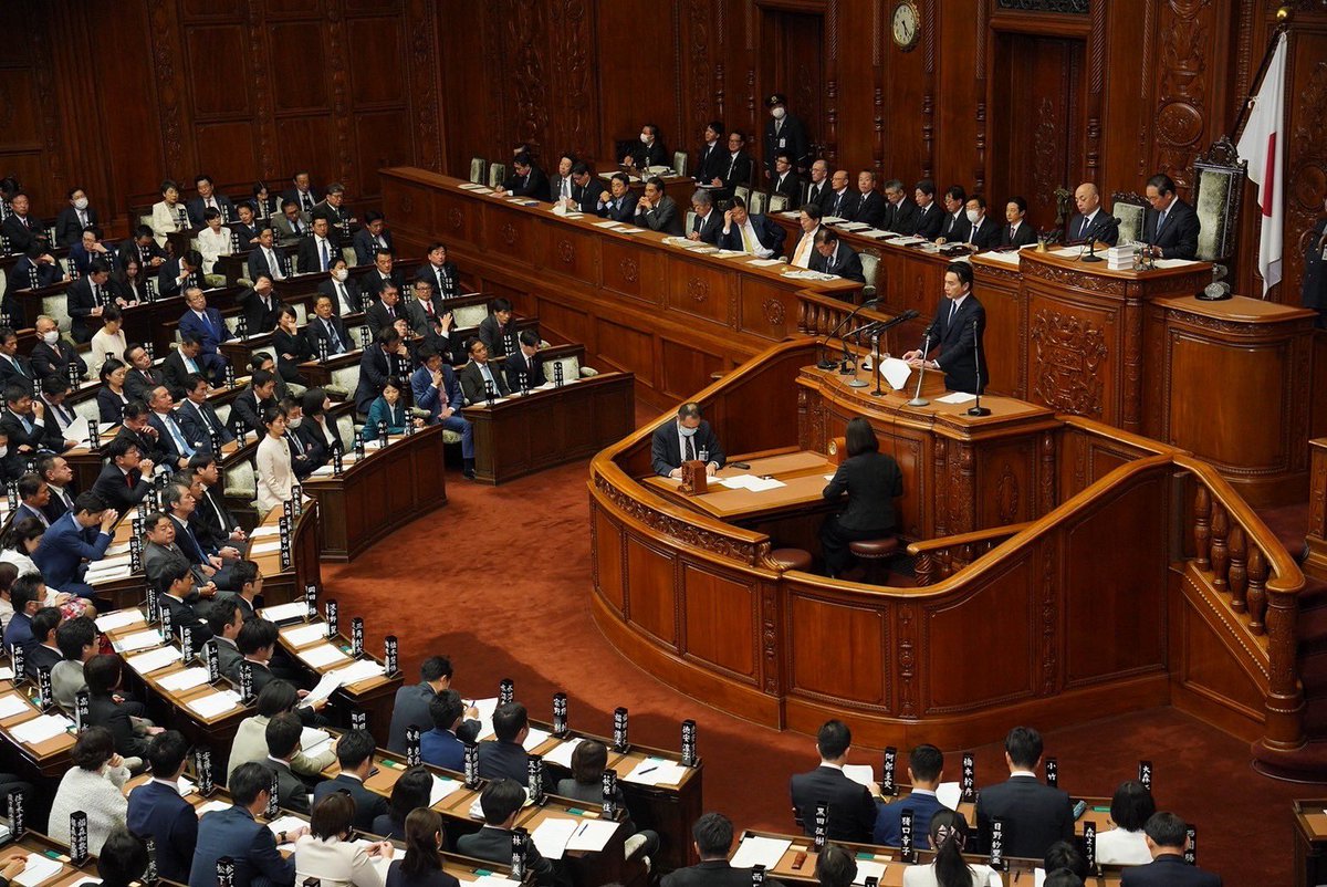 KonomiRyotaro's tweet photo. ◼️補正予算案◼️
／
衆議院を通過！
＼
同時並行で複数の委員会が
開催されていることもあり、
私は衆議院予算委員会に出席し��した。
予算の修正案や編成替え動議など、
7つの案の審議、採決が行われました。

緊要性が論点の補正予算審議のあり方や、
そして本会議場での採決などを通して
歴史的な国会に携わる
責任感を痛感しました。

約束した103万の壁撤廃や
ガソリン減税が前に進み始めました。

が、これで終わりではありません。
自身の思いが強い奨学金の拡充。
国民の思いが強い消費税減税。
まだまだこれからです。

立ち位置をしっかりと考えながら、
一歩一歩。

#このみ亮太郎  #国民民主党 #福岡4区
#手取りを増やす #103万の壁 #減税
#現場主義 #この身を捧ぐ！