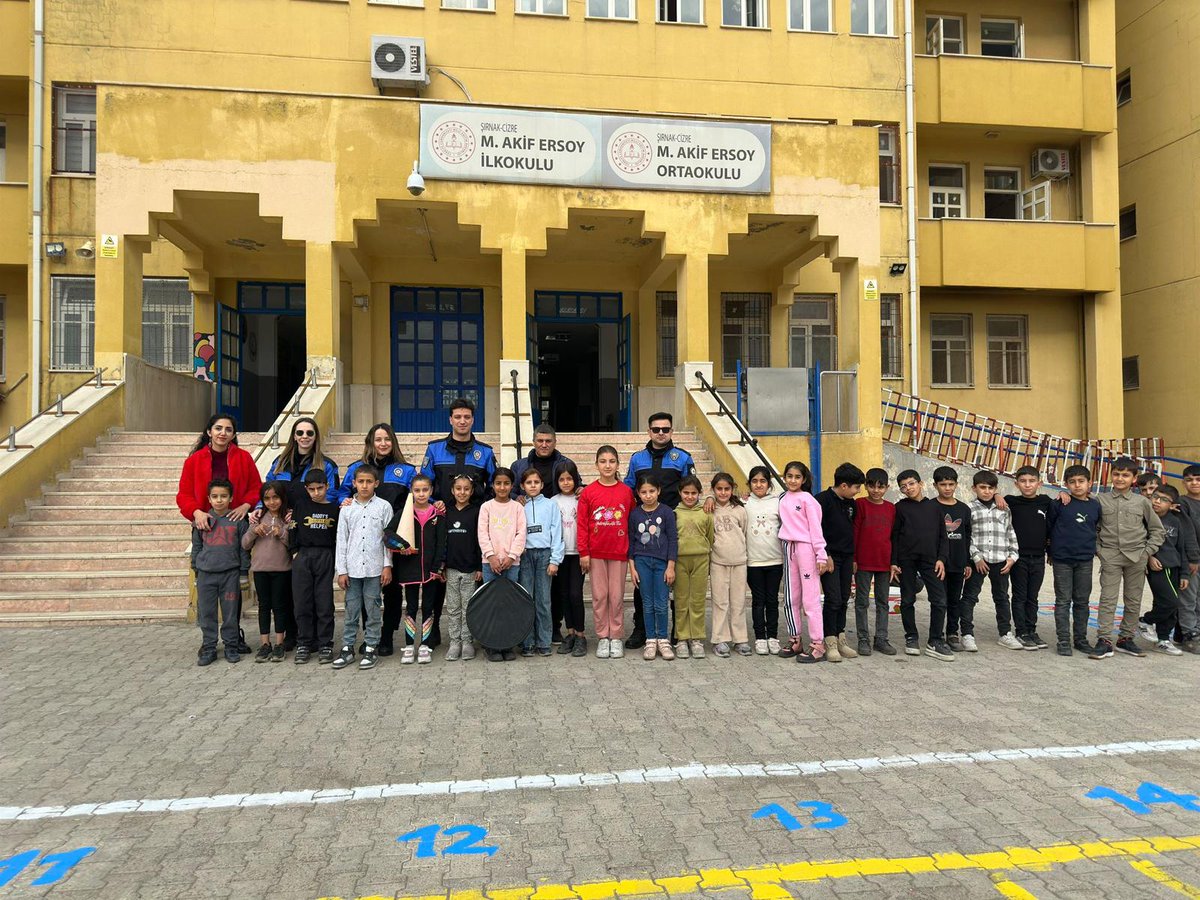 <a href="/tcmeb/">Millî Eğitim Bakanlığı</a> 
<a href="/Yusuf__Tekin/">Yusuf Tekin</a>
<a href="/farukyelkenci/">Ömer Faruk Yelkenci</a> 
<a href="/SirnakValiligi/">T.C. Şırnak Valiliği</a>
<a href="/BirolEkici73/">Birol Ekici</a> 
<a href="/abaycar/">Ahmet Vezir BAYCAR</a> 
<a href="/CizreKaymakamlk/">Cizre Kaymakamlığı</a> 
<a href="/SIRNAKMEM73/">Şırnak İl Millî Eğitim Müdürlüğü</a> 
<a href="/bycandiroglu/">Bilal Hoca</a>  
<a href="/sahan_ike/">Şahan İKE</a>