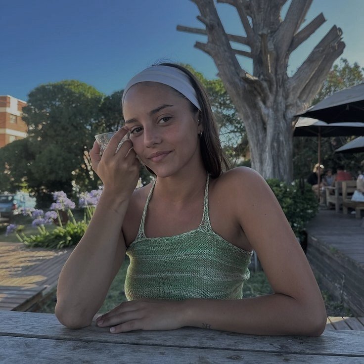 unilaska au | prohibidas

donde única regresa a buenos aires tras años de noviazgo viviendo en el exterior con rey y se presenta ante la familia o donde alaska se enamora de la chica menos indicada: la novia de su hermano.