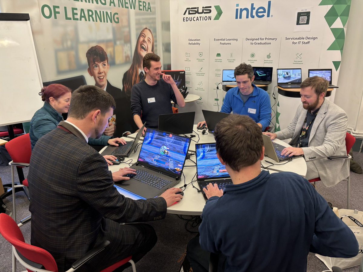 Great to see teachers using <a href="/ASUSUK/">ASUS UK</a> kit to explore esports, networks and have fun at #BCLC24!