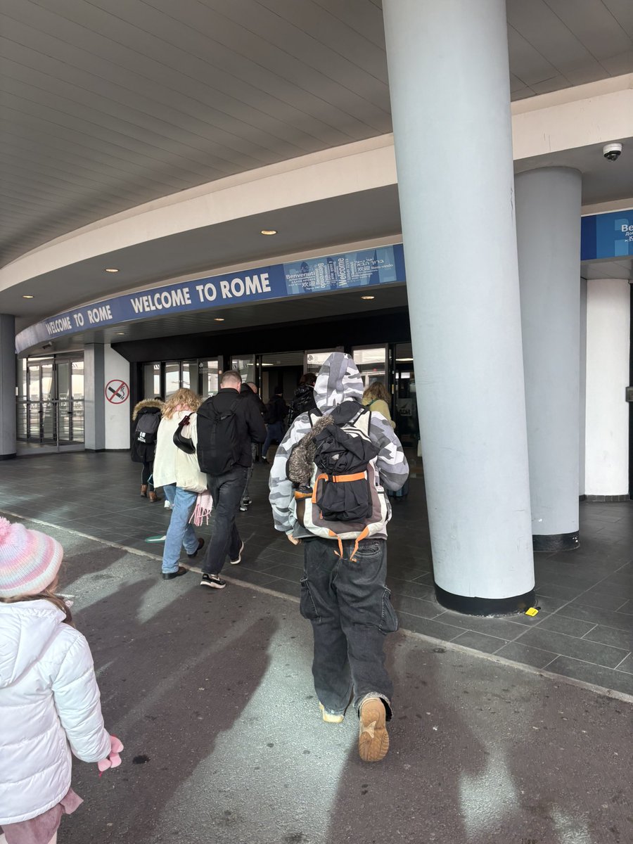 Be_serious23's tweet image. If you’re in Rome and you felt something in air now you know why #AuraOverload