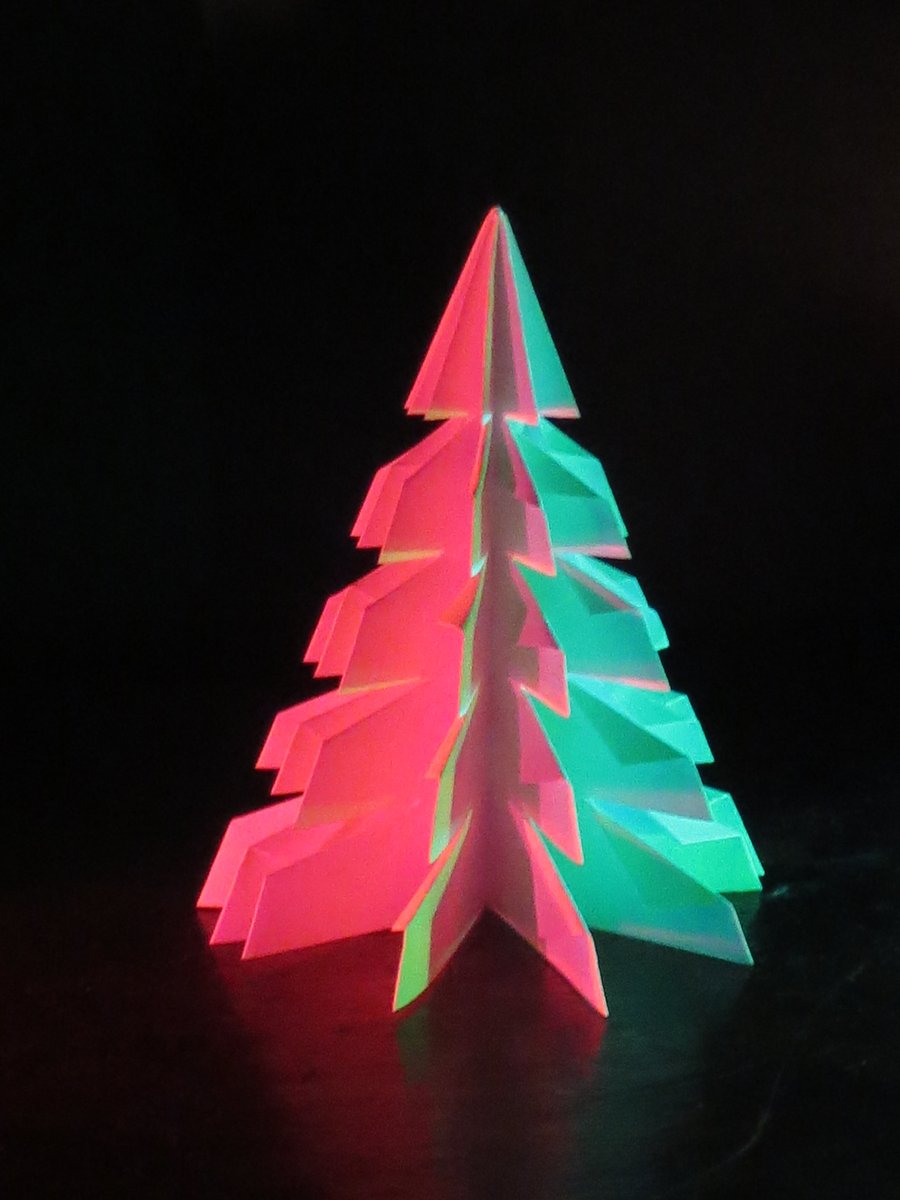 Y10 Physics used different coloured filters to change the colour of white light and illuminate their Christmas trees. #sibfordphysics <a href="/SibfordOxon/">Sibford School</a>