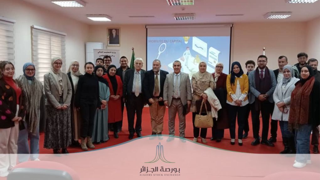 Bourse_Alger's tweet image. 📢 Retour sur la conférence avec le Directeur Général de la Bourse d'Alger
Le Directeur Général de la Bourse d'Alger, Monsieur Yazid BENMOUHOUB a animé hier une conférence passionnante auprès des étudiants de l’École Nationale Supérieure des Mathématiques.
#BourseAlger