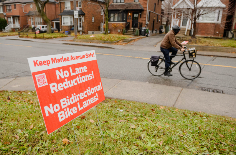 observinthecity's tweet image. The city is installing bi-directional bike lanes on Marlee  to connect the Beltline and only continuous North/South route north of Davenport. They will not reduce vehicle lanes, they are not on an arterial. Local NIMBYs are still lying to stir opposition: thelocal.to/marlee-avenue-…