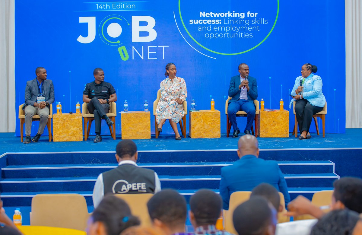 CityofKigali's tweet image. Mu biganiro bitandukanye byatanzwe muri #JobNet, abifuza akazi basabwe kwigirira icyizere kuko igishoro cya mbere bakeneye ari bo ubwabo (human capital).

Mu zindi nama bagiriwe harimo: 

1⃣Kugarariza abatanga akazi ko bashoboye kandi bakabigaragariza mu kazi, 

2⃣Kwihatira kwiga