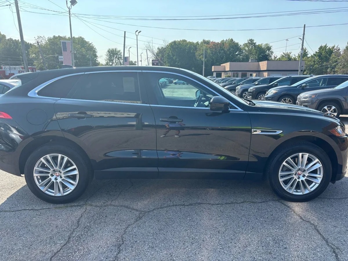 ShowDom215's tweet image. 🚗 Luxury on Wheels! 🔥

💰 Price: $20,500 | Mileage: 82,262 miles

A premium 2020 Jaguar F-PACE AWD with a 2.0L I4 Turbocharger engine, ready to turn heads.

Features: Black on Black, 4 doors, stylish, and powerful. Financing available! 🖤

#JaguarFpace #LuxuryCarForSale