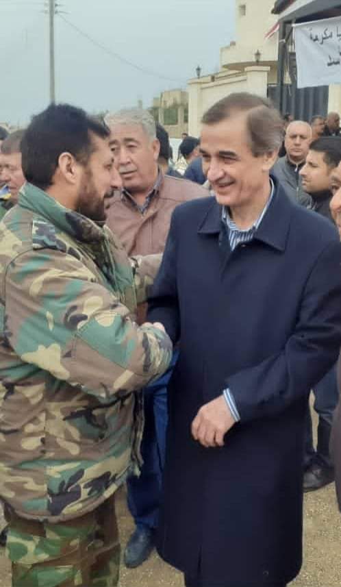 Wolveri07681751's tweet photo. محمد ضبة من حي القطانة بحلب
فضل الموت على أن يتم أغتصاب زوجته وقال جملته 
هذي مرتي عرضي حيث تم قتله بدم بارد وتعذيبه 
أحد المشاركين والمشرفين يدعى 
علي حزوري  لديه صور تجمعه مع اللواء المجرم حسام لوقا 
مكان تواجد المجرم علي حزوري
حلب الميسر جانب صيدلية بركات
#سجن_صيدنايا https://t.co/HD4qPVB72x