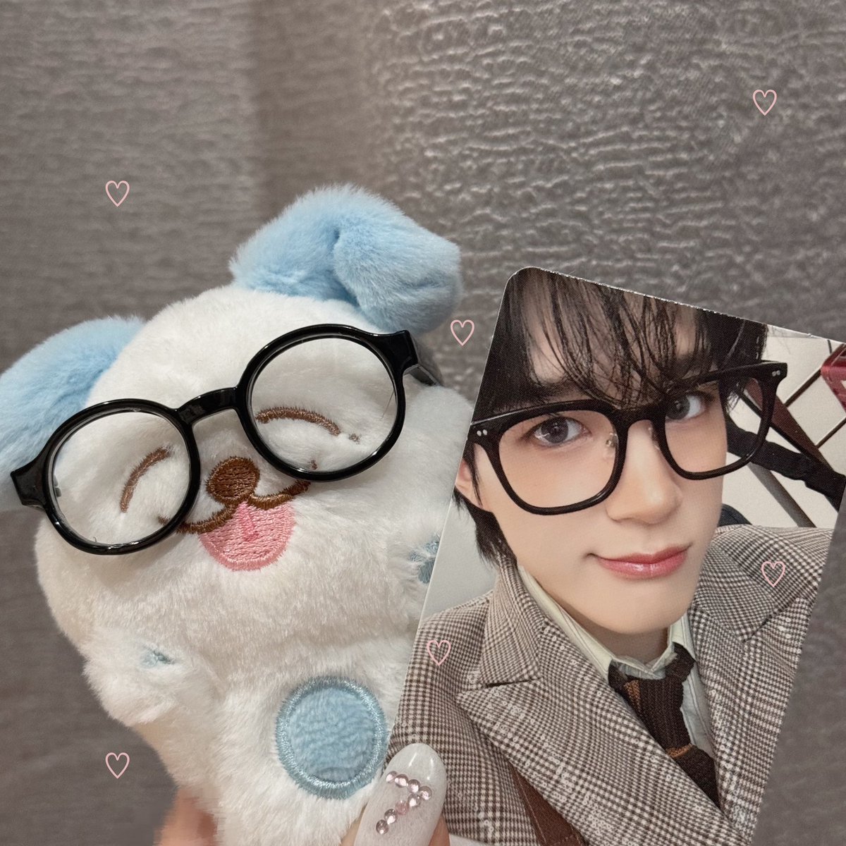 มึอองงี่ใส่แว่นละหน้าเหมือนพี่น่อเป๊ะเลย .◜◡◝