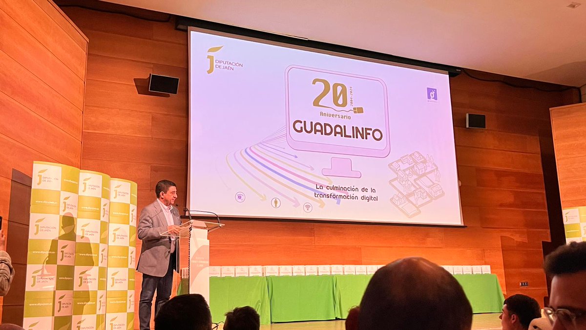 Celebrado el acto conmemorativo de los 20 años de la creación de los centros Guadalinfo en el que se homenajeado a nuestro Ayuntamiento. El Presidente de la Diputación, Francisco Reyes ha hecho entrega de dicho reconocimiento a nuestro Técnico de Innovación y al Concejal de NNTT.