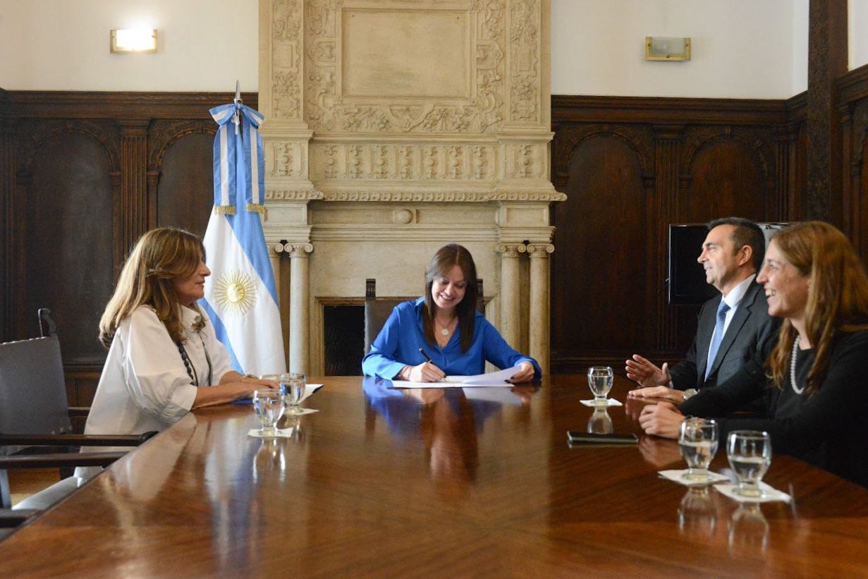 Horas después de que el Gobierno volviera a bajar el Salario Mínimo unilateralmente, una comitiva de la CGT asistió a una invitación de Pettovello para repasar "los logros de 2024"
