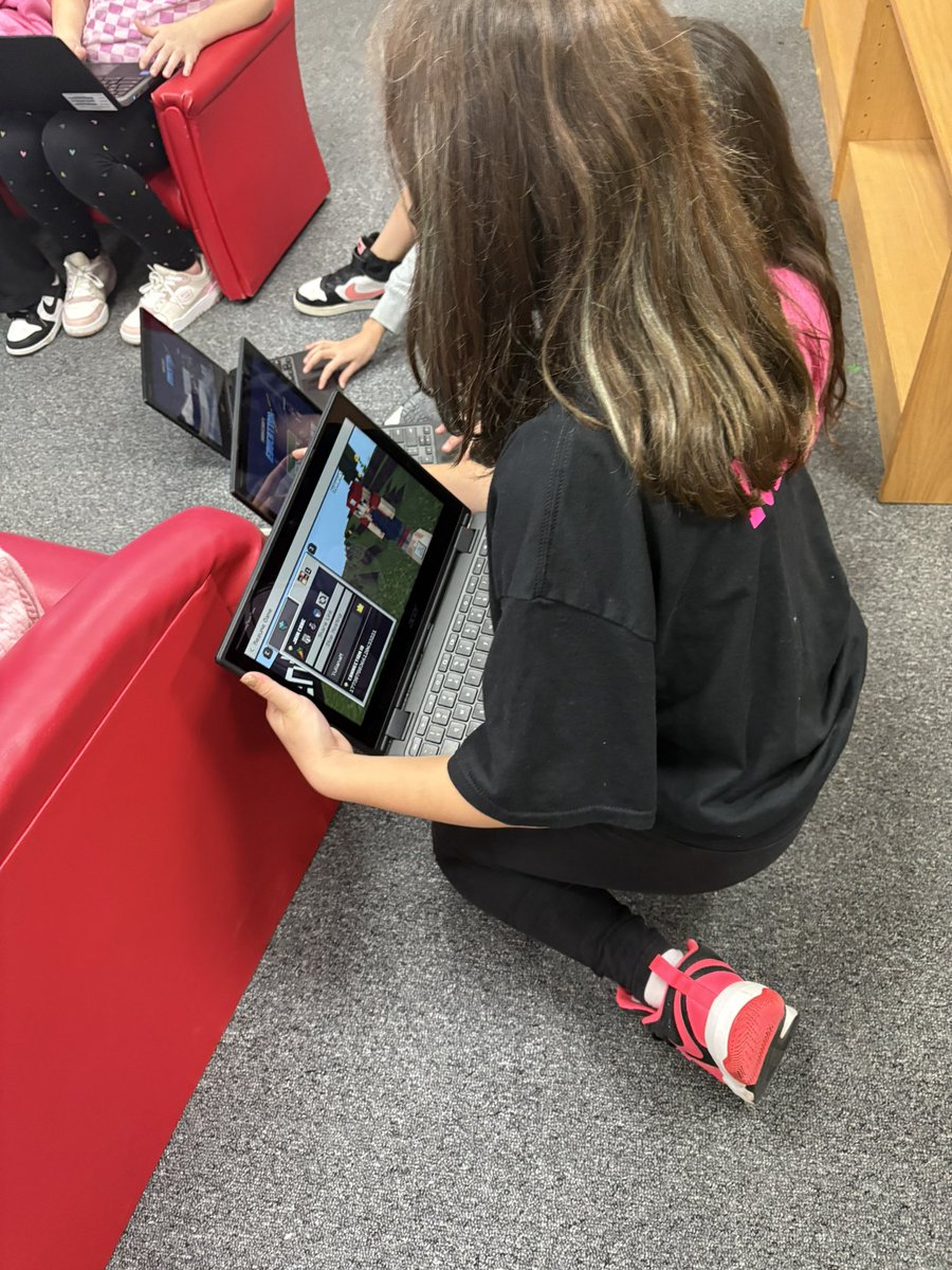 StaciBalice's tweet image. #CSforAllNYC is in full effect at P.S. 58! Creating dance parties using code.org and preparing for the Minecraft Battle of the Boroughs! #NYCSchools #HoursofCode @GregoryRocco58 @LAOConnor6 @MrLuisiSSC58 @DocPalton @CSD31SI @JPatanio