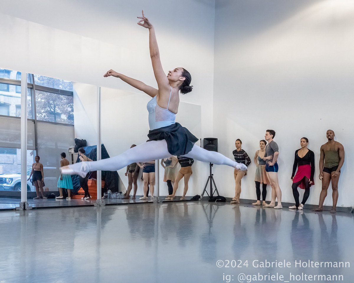 GabyLikesPhotos's tweet image. Grace, talent, positive vibes = great #photo assignment with the awesome @KPBrend 🖊️ - for the entire scoop head over to @brooklynpaper 

#Nutcracker #BalletDancers