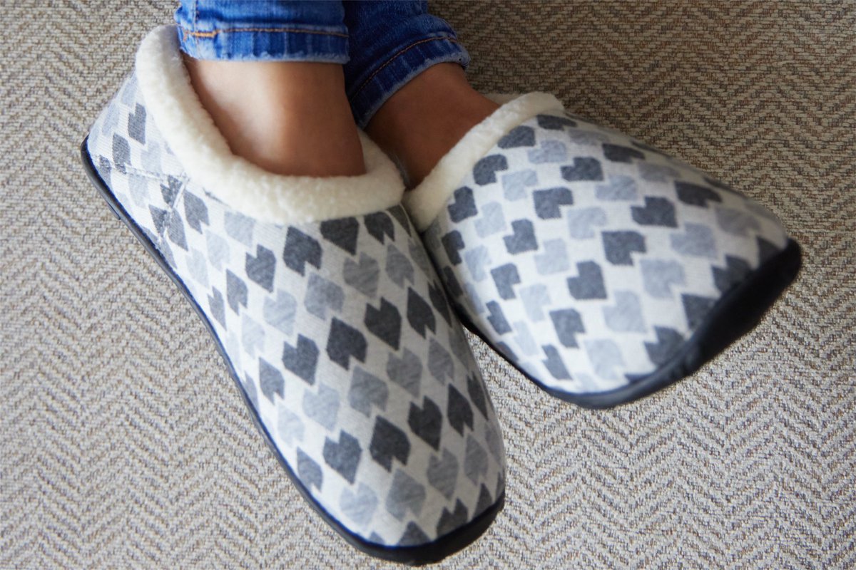 Homeys's tweet photo. Give the gift of comfort this year. Rated ⭐️⭐️⭐️⭐️⭐️ on Trustpilot 😃☕️ #homeysslippers #homeys #house #home #comfort #slippers https://t.co/82wGIqoUUv