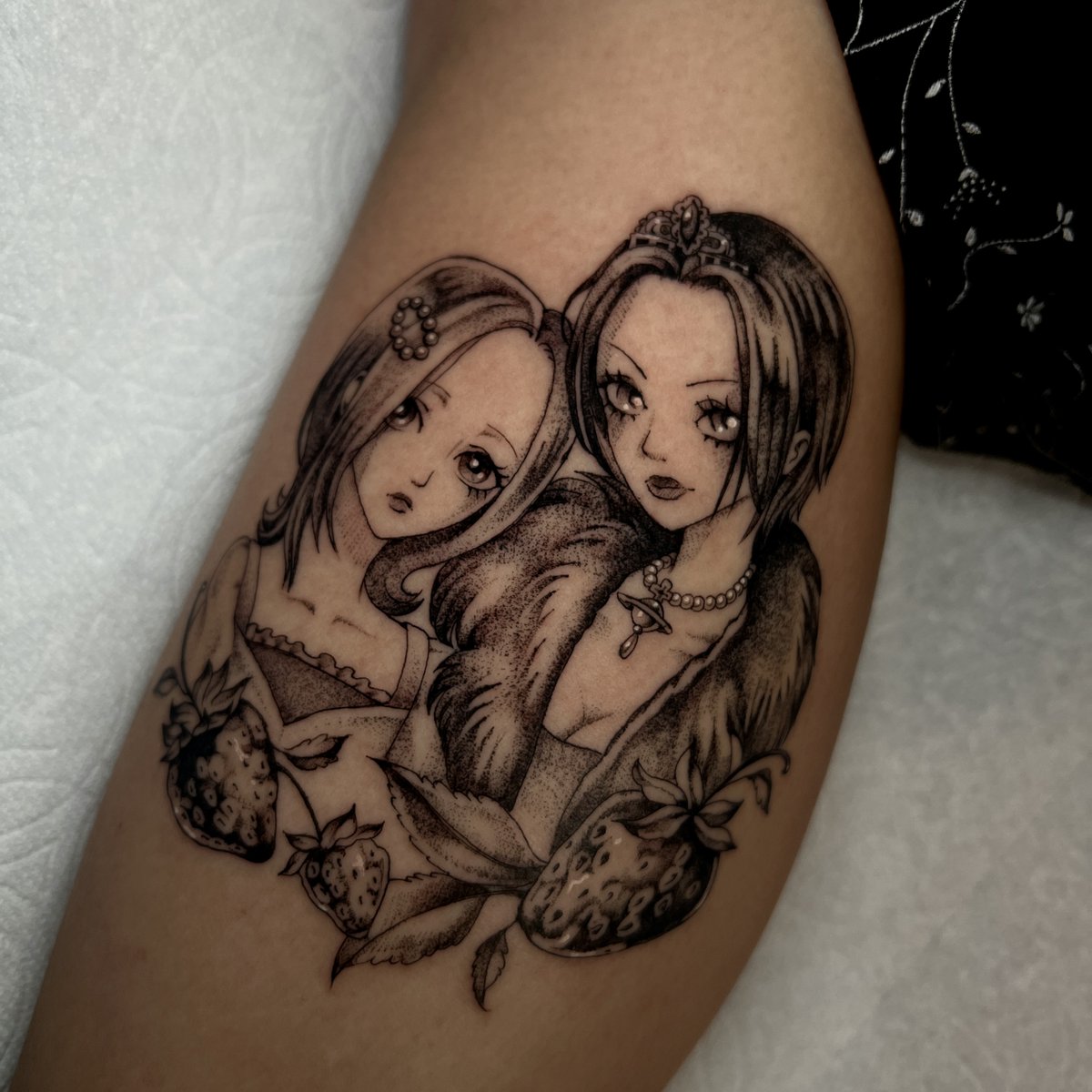 lextattoos's tweet photo. nana tattoo 🍓 by me https://t.co/DAvsspcCYX