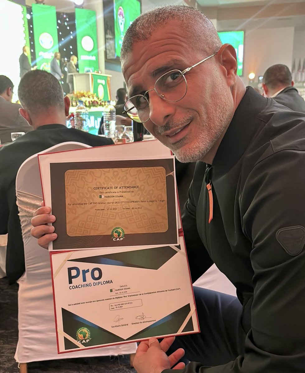 OsamaHaroun15's tweet photo. Je l’ai fait !!! 👨🏽🎓
C’est avec une certaine fierté que je vous annonce que je viens d’obtenir la LICENCE CAF PRO 👨🏽🎓 à l’issue d’une excellente formation que j’ai suivi au sein de la @FAFAlgeria 🇩🇿
#CAFPro #FAF https://t.co/OzxcdjeLgK
