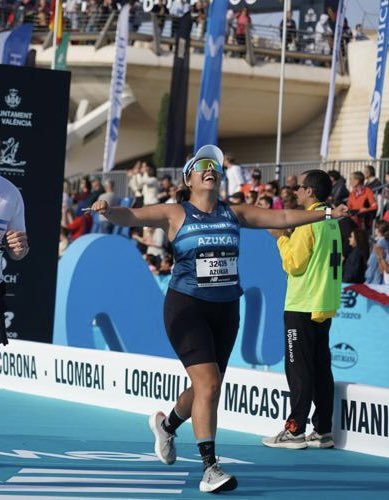 Azucena (@azukar04) on Twitter photo No hay palabras para explicar lo que se siente cruzar la meta de tu octavo maratón después de 2 años de no poder correr largas distancias .
Gracias vida , gracias <a href="/maratonvalencia/">Maratón Valencia</a> 💙 No hay palabras para explicar lo que se siente cruzar la meta de tu octavo maratón después de 2 años de no poder correr largas distancias .
Gracias vida , gracias <a href="/maratonvalencia/">Maratón Valencia</a> 💙