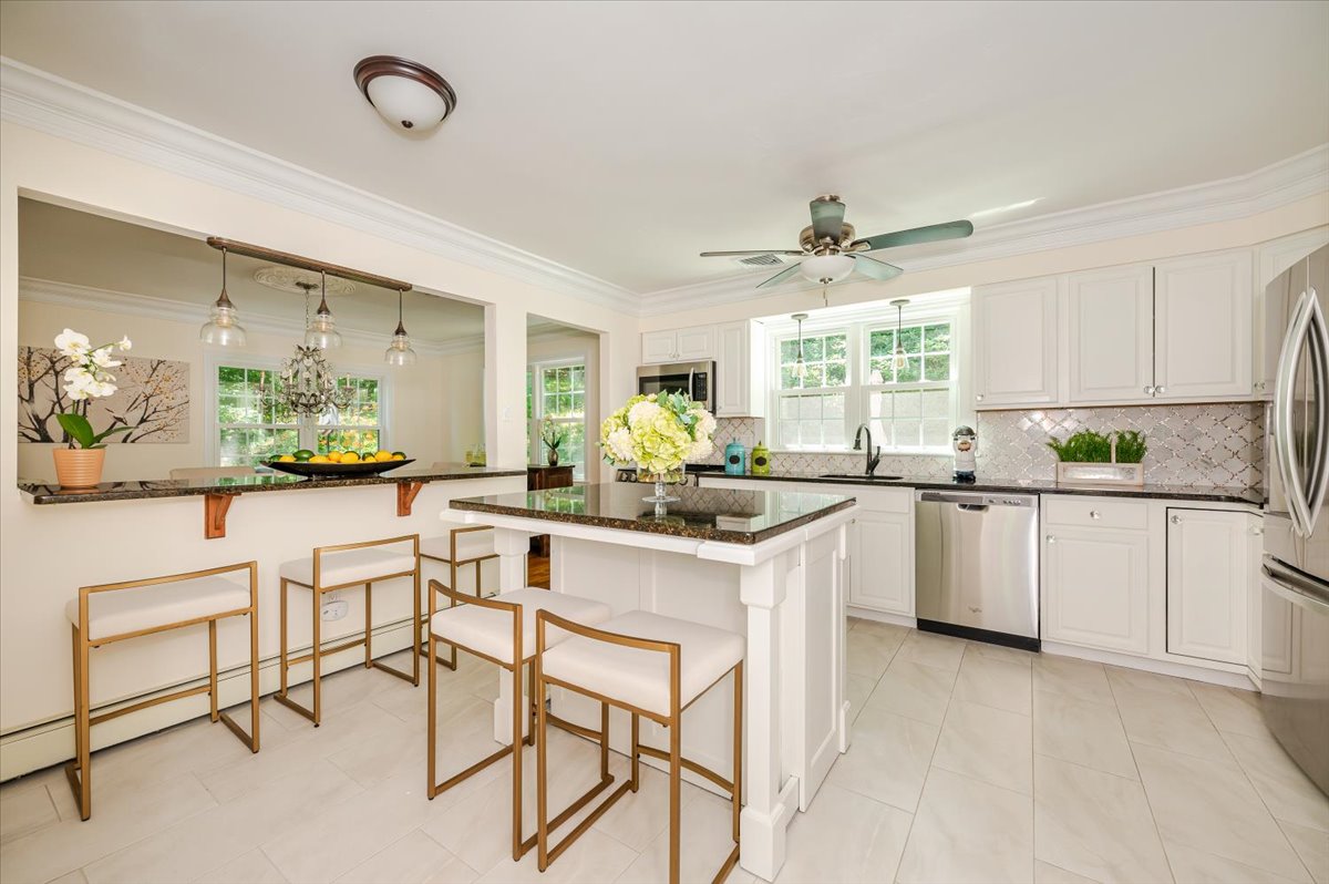 MoniqueJSerena's tweet photo. 𝐂𝐋𝐎𝐒𝐈𝐍𝐆 𝐃𝐀𝐘 𝐈𝐍 𝐖𝐀𝐃𝐈𝐍𝐆 𝐑𝐈𝐕𝐄𝐑! 
A huge congratulations to my sellers on an incredibly smooth and speedy closing—contract to keys in under 30 days! 🏡
.
.
#closingday #wadingriver #sold #suffolkcounty #longislandhomes https://t.co/Iv6JT7QJeF