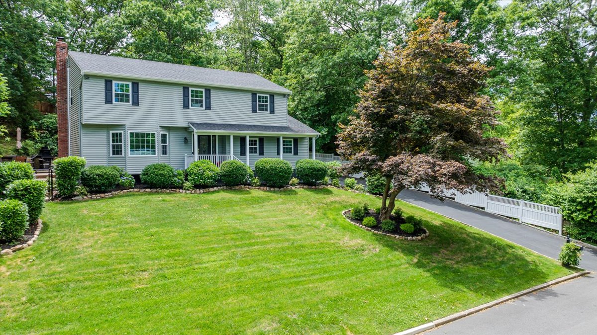 MoniqueJSerena's tweet photo. 𝐂𝐋𝐎𝐒𝐈𝐍𝐆 𝐃𝐀𝐘 𝐈𝐍 𝐖𝐀𝐃𝐈𝐍𝐆 𝐑𝐈𝐕𝐄𝐑! 
A huge congratulations to my sellers on an incredibly smooth and speedy closing—contract to keys in under 30 days! 🏡
.
.
#closingday #wadingriver #sold #suffolkcounty #longislandhomes https://t.co/Iv6JT7QJeF