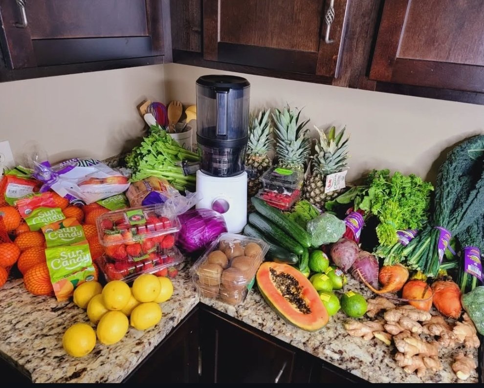 herchosenpath's tweet photo. I was doing the absolute most when I first got my juicer 😂 https://t.co/5uK2jlN1Cx
